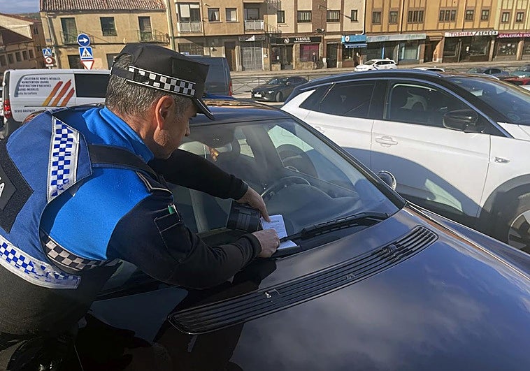 Este el motivo por el que multan si aparcas entre Vía Roma y San Gabriel